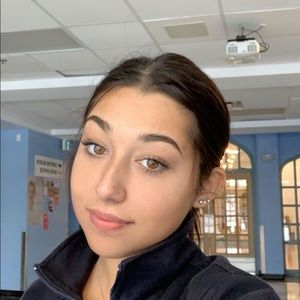 Meet your Posher, Adrianna